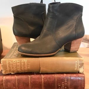 Sole Society Navy Blue Leather Ankle Boots 6.5